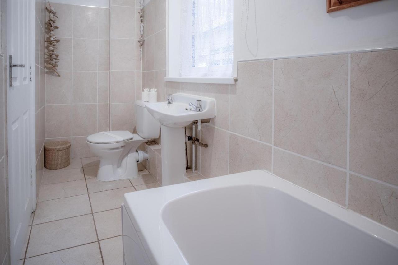 Maytree Cottage - 4 Bedroom Holiday Home - Tenby Exterior foto